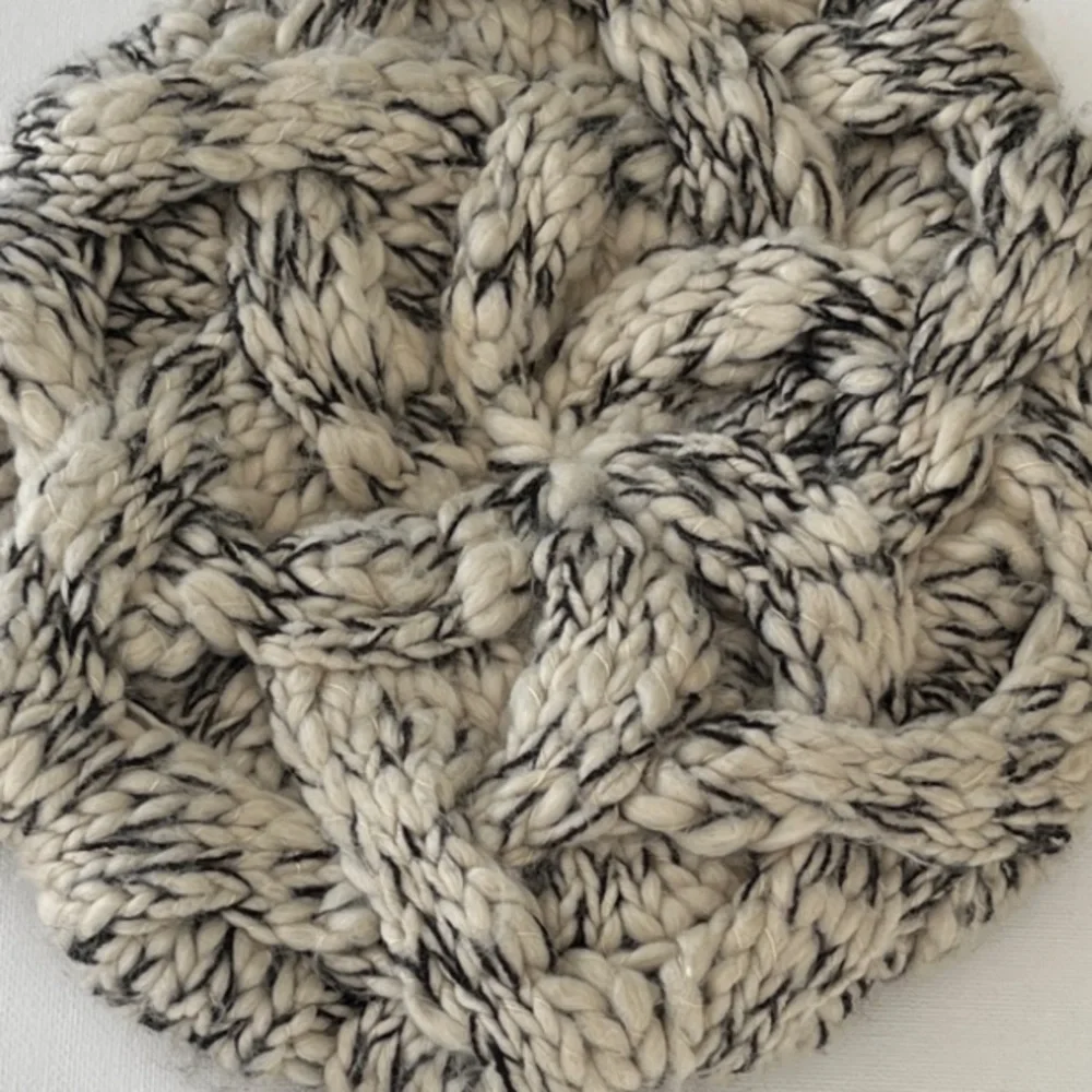 Kimchi Blue Chunky Knit Hat in Black and Cream